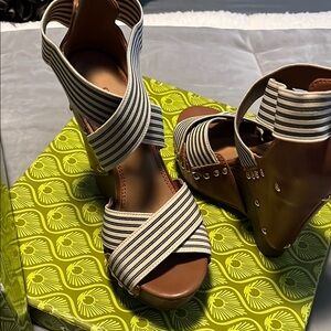 Gianni Bini Brown and Cream Wedge Shoes